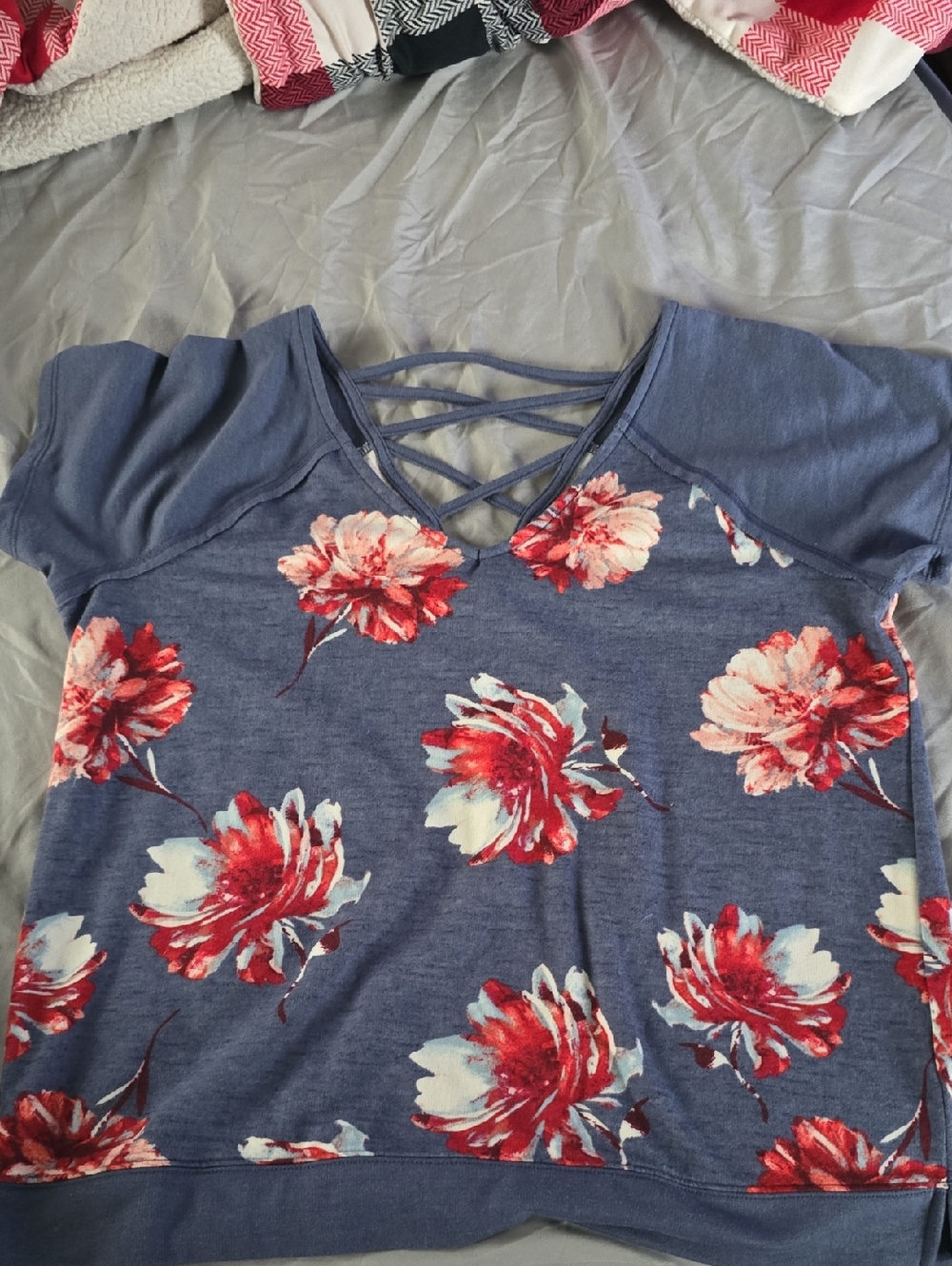 NWOT Maurices Blue Short Sleeve Top with Red Floral Print and Crisscross V-Neck